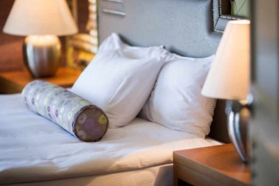 7 Jenis Bantal Tidur yang Bagus, Sehat, & Nyaman